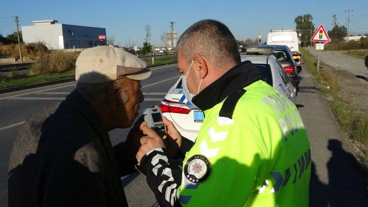 Önündeki araca çarpan 83 yaşındaki sürücü karakola gitmemek için direndi: Kulağım duymaz, gözüm görmez, yüzde 81 engelli raporum var G2