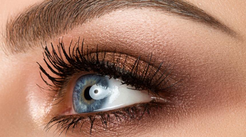 Bir bakan bir daha bakacak! Gözlerinizi ön plana çıkaracak makyaj tüyoları