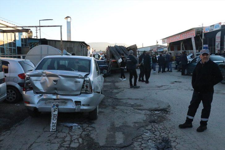 Bolu'da freni boşalan kamyonun 5 araca çarptığı kazada 1 kişi yaralandı G3