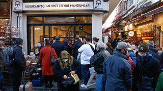 Sene başı 30 liraydı şimdi 140 lira! Ucuz almak için kuyruğa giriyorlar