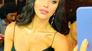 Tuvana Türkay derin yırtmacıyla sokaklarda! 