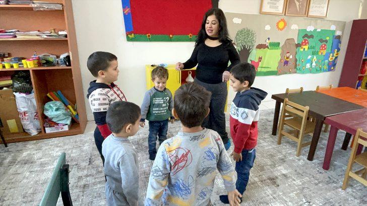 Serebral Palsi hastası öğretmen "minik yürekler" için engel tanımıyor G2