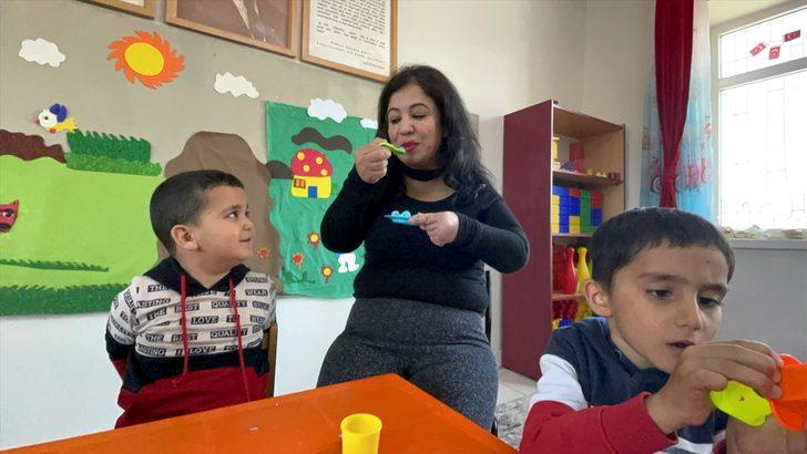 Serebral Palsi hastası öğretmen "minik yürekler" için engel tanımıyor G4