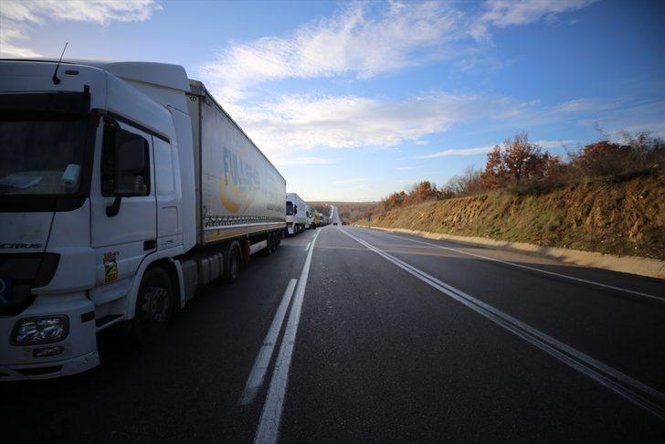 Bulgaristan'a açılan Hamzabeyli Sınır Kapısı'nda 20 kilometre tır kuyruğu oluştu G1