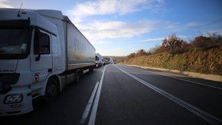 Bulgaristan'a açılan Hamzabeyli Sınır Kapısı'nda 20 kilometre tır kuyruğu oluştu
