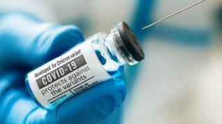 Uğur Şahin'den Omicron varyantı açıklaması: Aşılı kişileri enfekte edebileceği açık