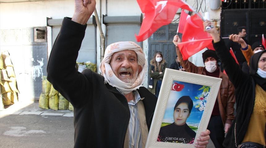 Hakkarili aileler çocuklarına kavuşmak için HDP İl Başkanlığı önündeki eylemlerini sürdürdü