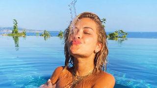 Rita Ora'dan seksi ayna selfie'si! Çırılçıplak soyundu
