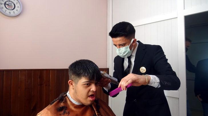 Türkiye’nin en kalabalık ilkokulunda özel öğrencilere  ‘Tokatçı Berber’ tıraşı G2