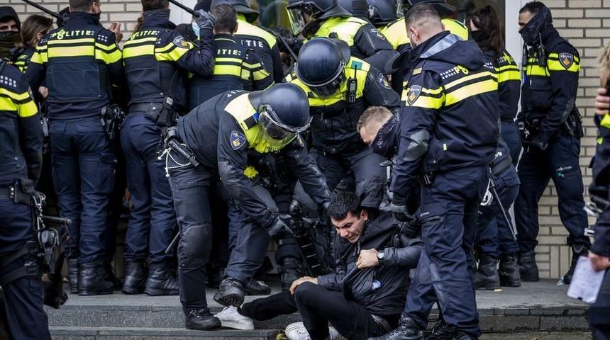 K&uuml;rt g&ouml;stericiler Kimyasal Silahların Yasaklanması &Ouml;rg&uuml;t&uuml;'n&uuml; bastı, 50'den fazla kişi g&ouml;zaltına alındı