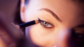 ''Bir türlü olmuyor demeyin! Bu yöntemlerle kusursuz bir şekilde eyeliner çekebilirsiniz