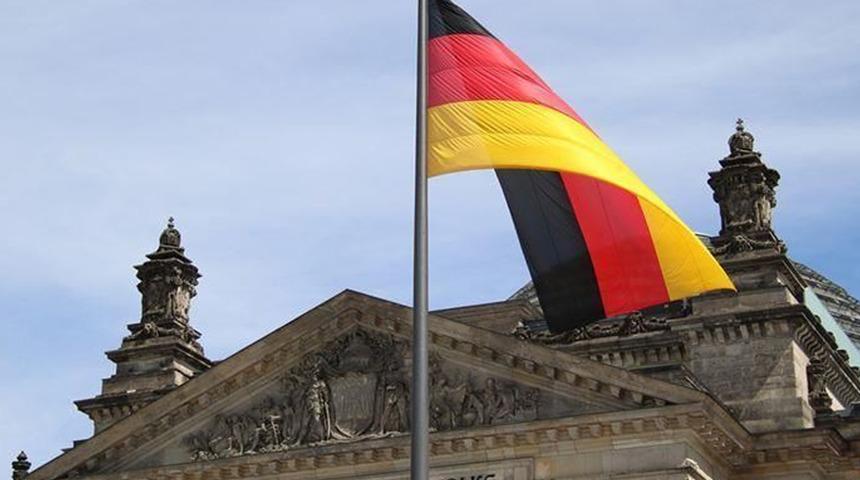 Almanya'dan üç Türk'e liyakat nişanı