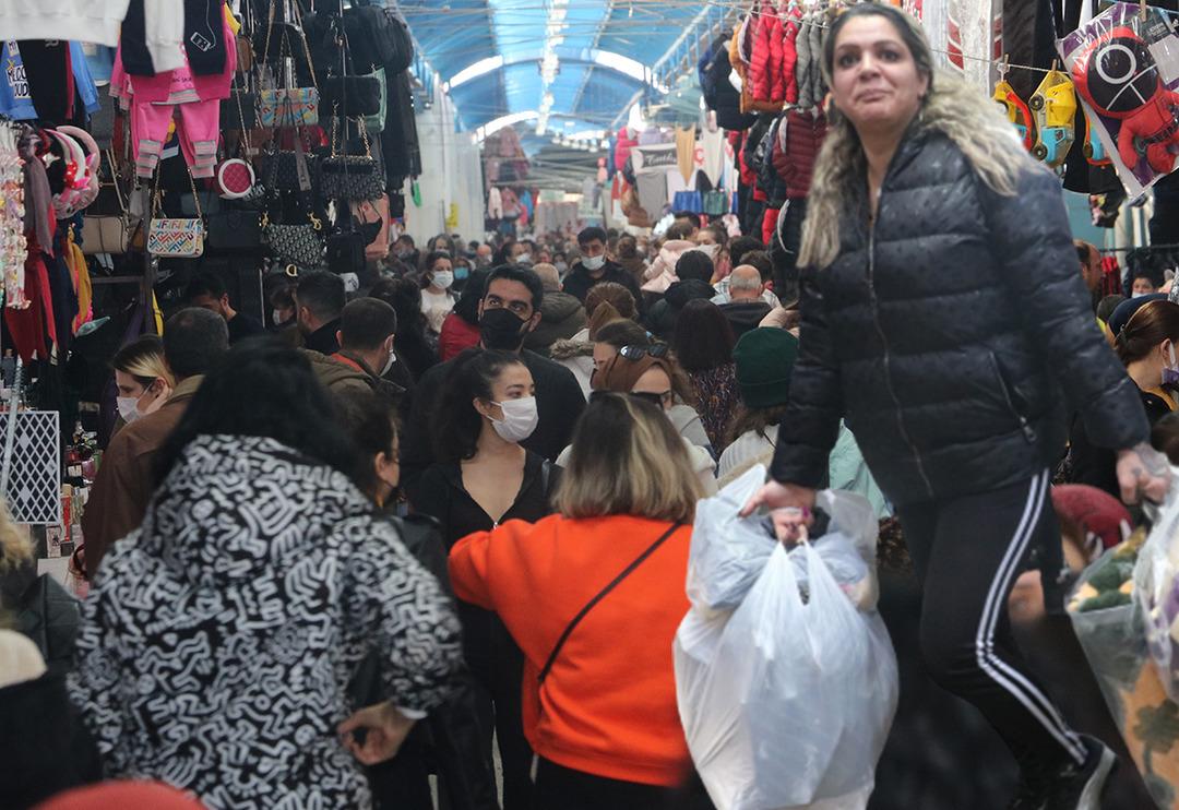 Bulgarlar tezgahları adeta talan etti: Pazarda 3 bin TL harcadım