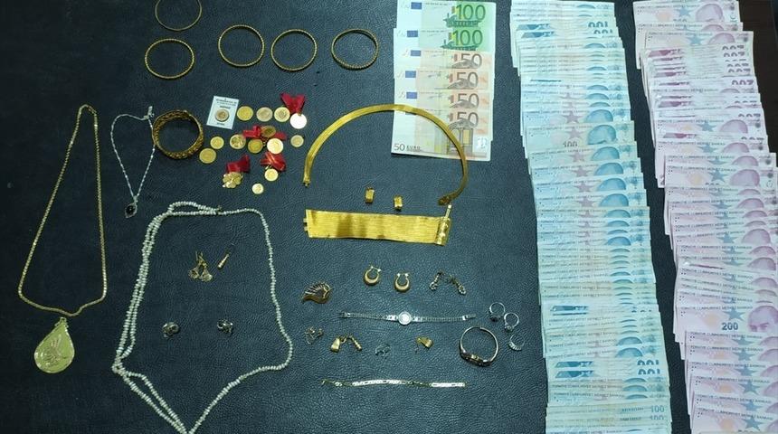 Edirne'de kendisini polis olarak tanıtarak dolandırıcılık yapan zanlı tutuklandı