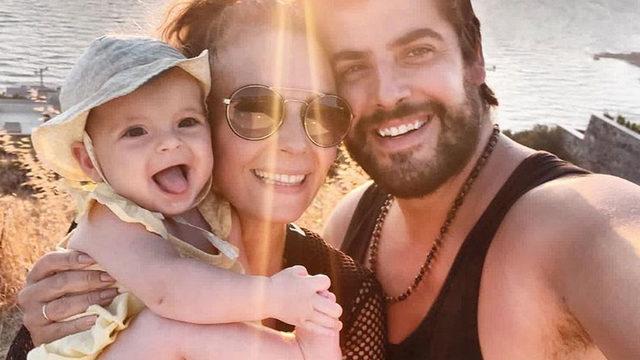 Özge Özder'den mutlu aile pozu 