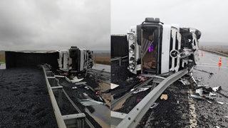 Akılalmaz olay! Kaza yapan tırdan burnu bile kanamadan çıktı