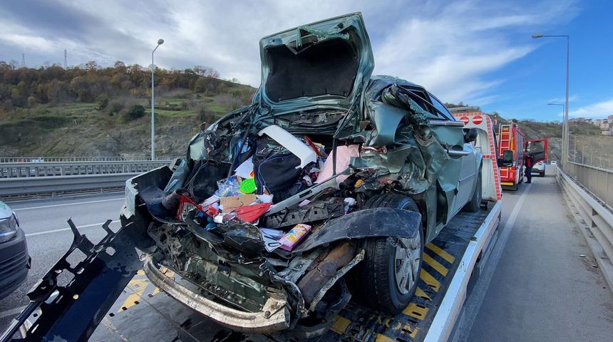 Samsun'da feci kaza! Viyad&uuml;kte yakıtı biten otomobile tanker &ccedil;arptı: 1 &ouml;l&uuml;, 2'si &ccedil;ocuk 3 yaralı