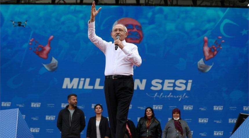 Erken se&ccedil;ime &ccedil;ağrı mitinglerini Mersin'den başlatan Kılı&ccedil;daroğlu, 'Tayyip istifa' sloganlarıyla karşılandı