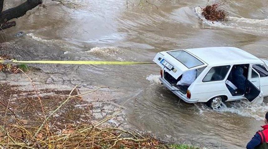 Kestirmeden gitmek istemişti! Mahsur kalanlar ekiplerin çalışmasıyla kurtarıldı