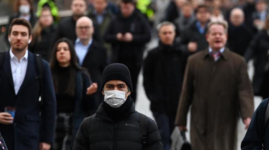 İngiltere'de Omicron alarmı: Vaka sayısı 160'a yükseldi! Yurt dışından gelenlere test zorunluluğu