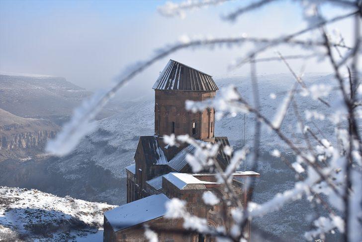 Beyaza bürünen "medeniyetler beşiği" Ani kışın çok sayıda turist çekiyor G2
