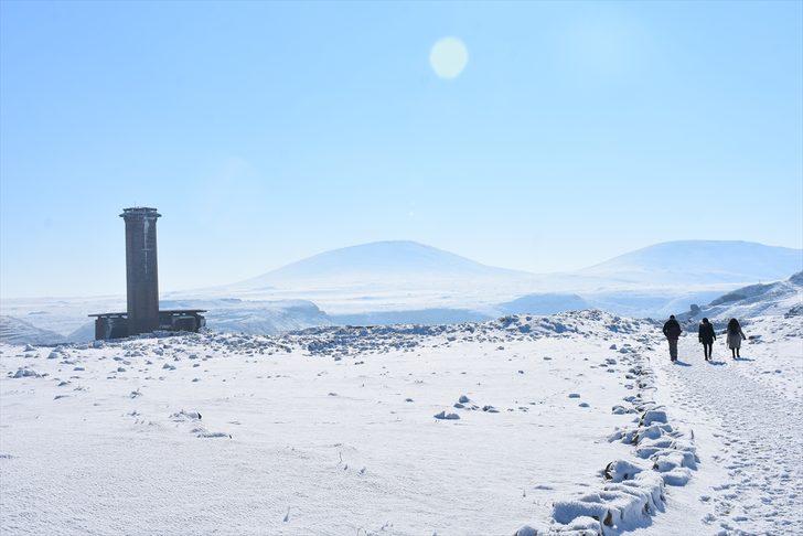 Beyaza bürünen "medeniyetler beşiği" Ani kışın çok sayıda turist çekiyor G3