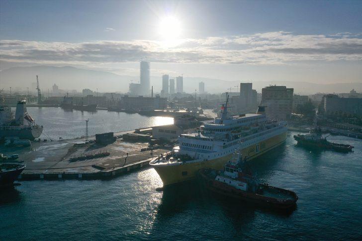 Libya'dan 25 yıl aranın ardından ilk yolcu gemisi İzmir'e ulaştı G2