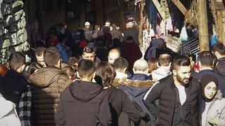 700 kişinin yaşadığı tarihi köye akın ettiler! Nüfusu 70 kat arttı, dakikalarca sıra beklediler