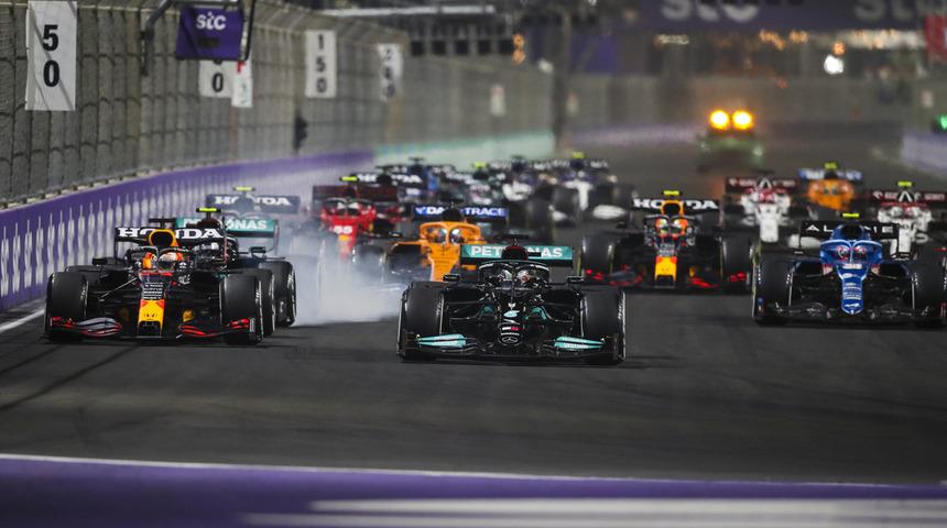 Formula 1'de şampiyonluk yarışı alev aldı!