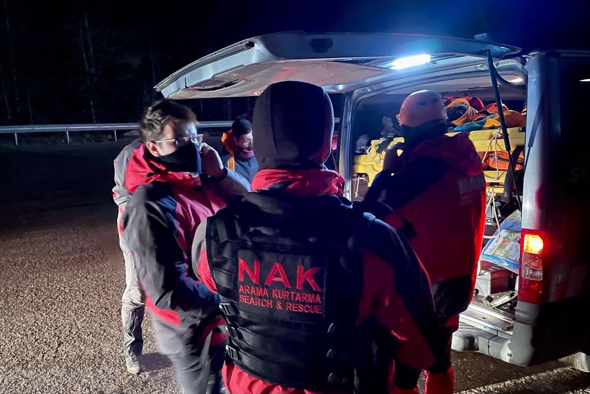 Uludağ'da mahsur kalan 3 kişiye ulaşılmaya &ccedil;alışılıyor