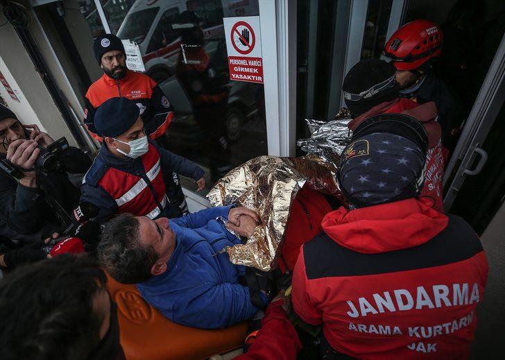 GÜNCELLEME 2 - Uludağ'da zirveye doğru yürüyüşe çıkarken mahsur kalan 3 kişiye ulaşıldı G1