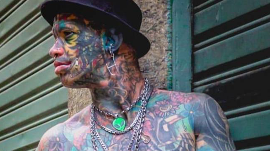 Tüm vücudunu dövmeyle kaplatan sosyal medya kullanıcısı eski halini paylaştı! Takipçilerinden tepki çekti