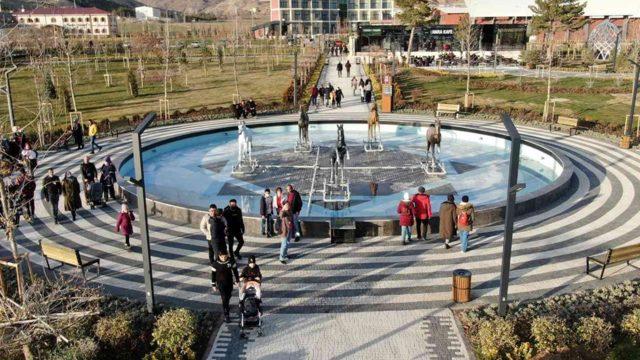 Hamidiye Kültür Parkı ziyaretçi akınına uğruyor! Şehrin stresinden uzaklaşmak isteyenlerin adresi oldu