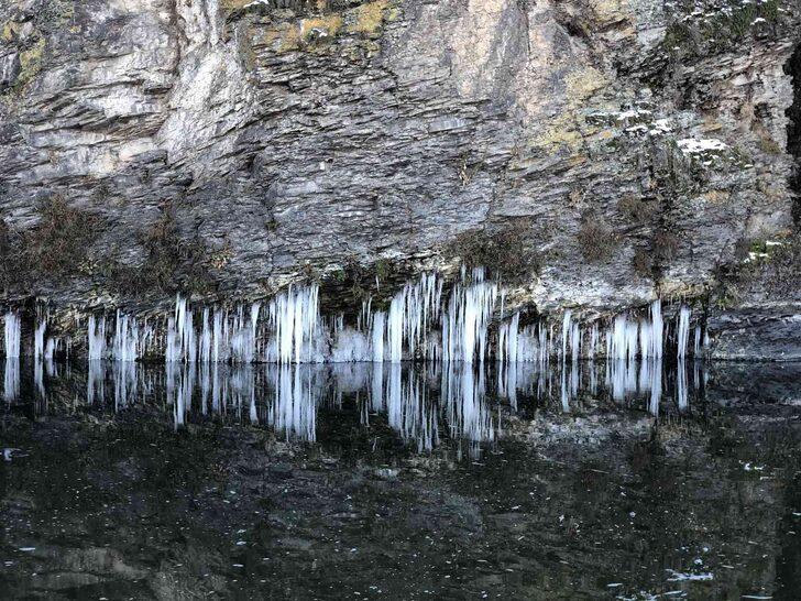 Çıldır Gölü ziyaretçilerini büyülüyor! Hava sıcaklıkları düşünce gölün yarısı buz tuttu  G5