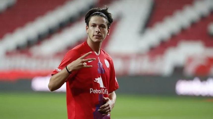 Türk futbolunun yeni yıldız adayı Enis Destan'a şok! Kadro dışı bırakıldı