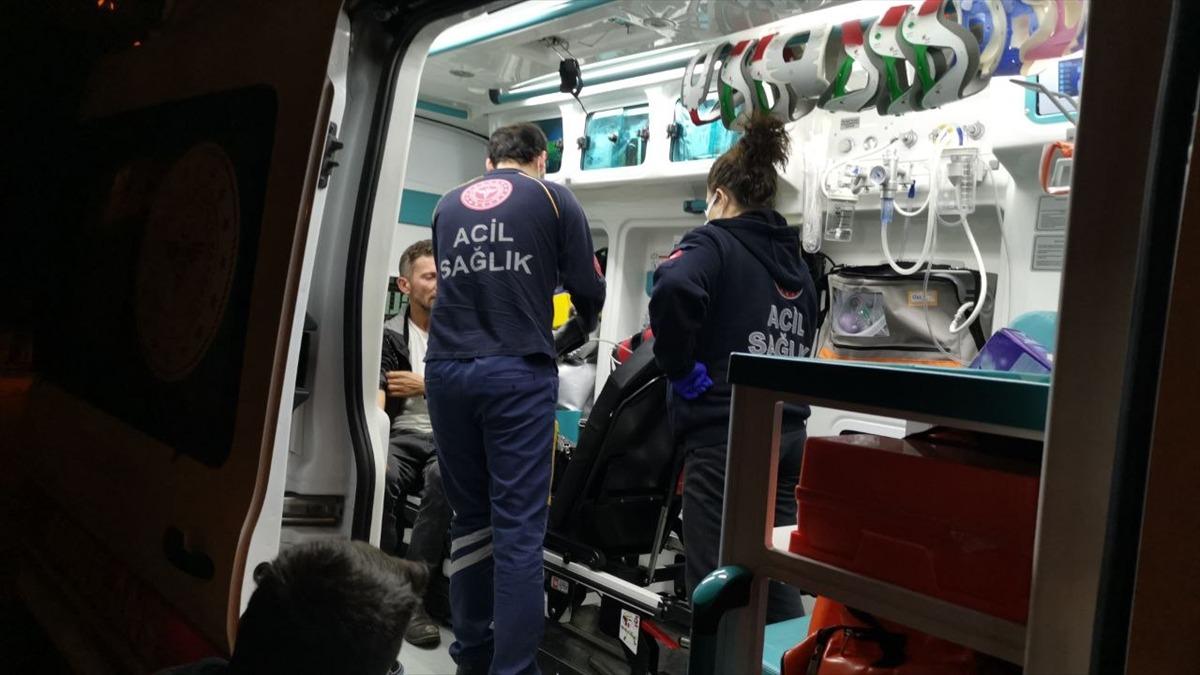 Kocaeli'de hafif ticari ara&ccedil; bir evin duvarını yıkarak bah&ccedil;eye d&uuml;şt&uuml;