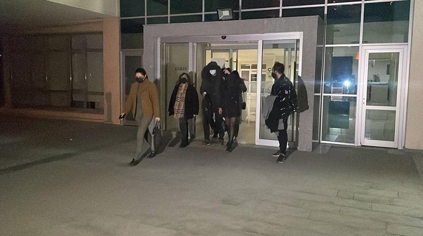 Edirne'de sınırda yakalanan Yunanistan uyruklu 2 kişi, adli kontrol şartıyla serbest bırakıldı