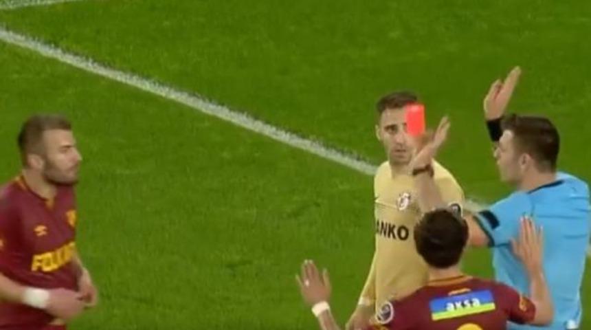 Süper Lig'de ilginç an! Hakem kartları karıştırdı