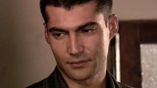 Ezel'de Kenan İmirzalıoğlu'nun gençliğini canlandıran ünlü oyuncu İsmail Filiz, yeni tarzıyla şaşırttı!