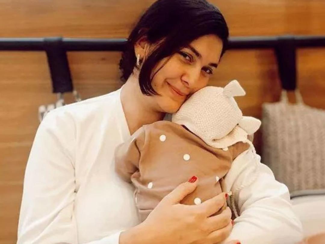 Berg&uuml;zar Korel'in annesi de &ccedil;ok &uuml;nl&uuml;! Şimdilerde rekortmen diziyle ekrana geliyor