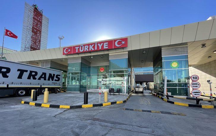 Sarp Sınır Kapısı'ndan bir günde 718 tır çıkış yaptı G3