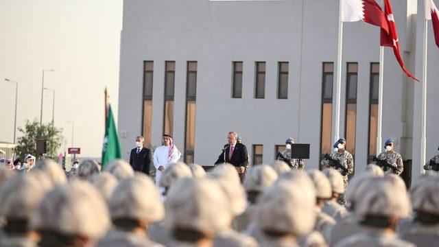 Erdoğan Katar'da Türk birliğinde konuşuyor