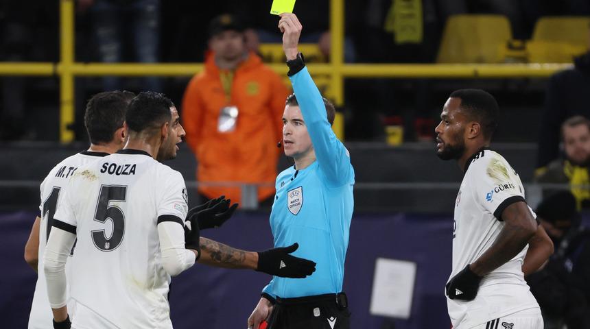 Beşiktaş maçında kırmızı kart ve VAR!