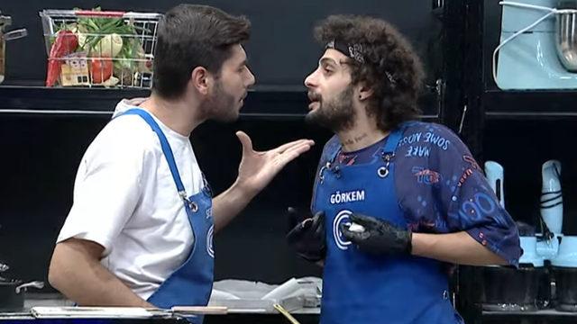 MasterChef Türkiye yeni bölümde Sergen ve Görkem kavgası: Bu mafya ayaklarını bırak