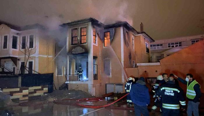 Konya'da tarihi binada korkutan yangın