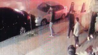 Korku dolu anlar! Motosikletli saldırgan kurşun yağdırdı