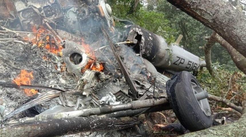 Hindistan Genelkurmay Başkanı'nı taşıyan askeri helikopter d&uuml;şt&uuml;