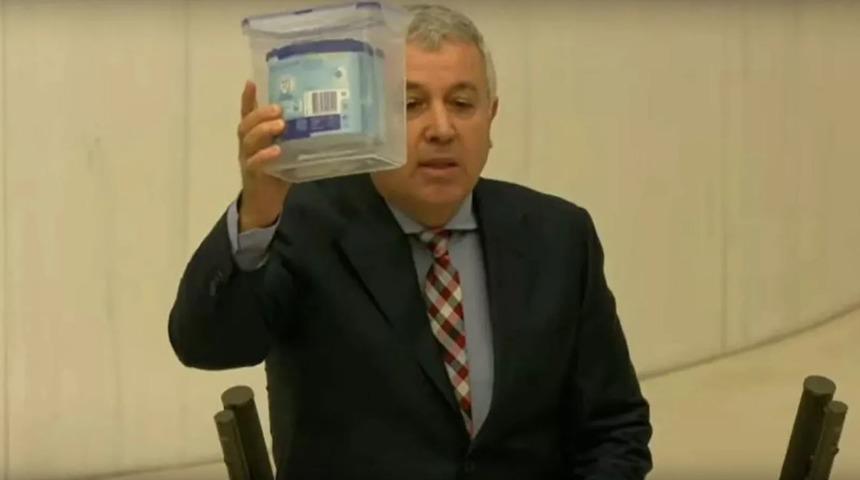 CHP'li milletvekili kürsüye kilitli bebek mamasıyla çıktı! "Hangi bütçeden bahsedeyim"