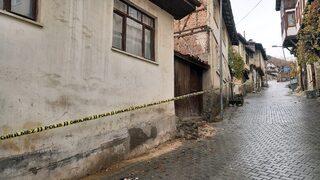 Beypazarı'nda kopan kaya parçaları bazı evlerde hasara yol açtı