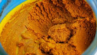 Zerdeçalın bu etkilerini duyduktan sonra evinizden eksik etmeyeceksiniz! Çatlaklara ve sivilcelere elveda